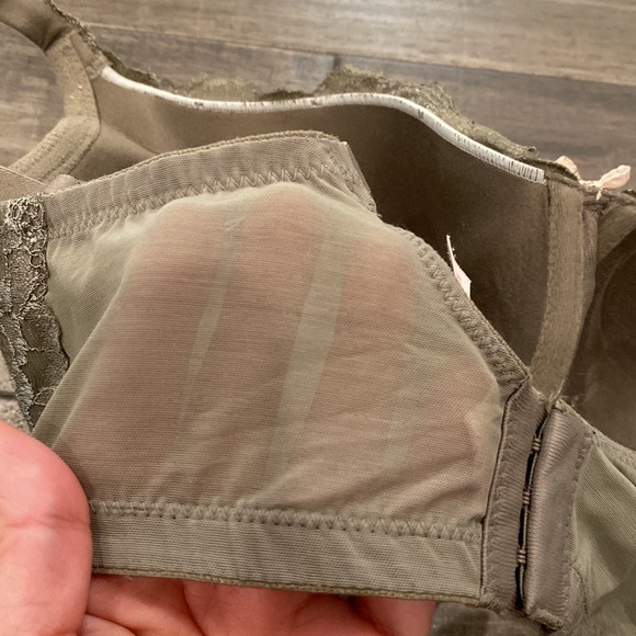 Victoria’s Secret Body By Victoria Lace Lined Demi Underwire Bra Size 34DDD/F - Picture 5 of 9